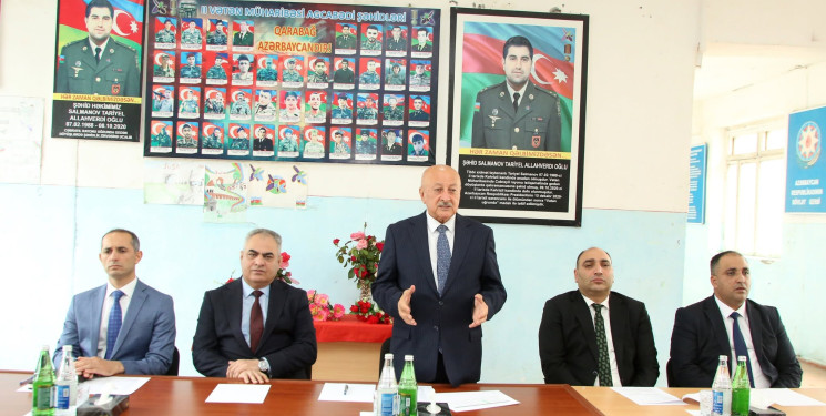 Ağcabədi Rayon İcra Hakimiyyətinin başçısı Rafil Hüseynov Kəhrizli kəndində sakinlərlə səyyar qəbul-görüş keçirib.