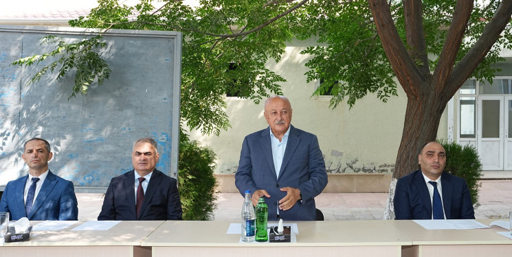 Ağcabədi Rayon İcra Hakimiyyətinin başçısı Rafil Hüseynov Yuxarı Qiyaməddinli kəndində səyyar qəbul-görüş keçirib