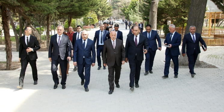 Ağcabədidə yaşayış binalarının həyətləri abadlaşır